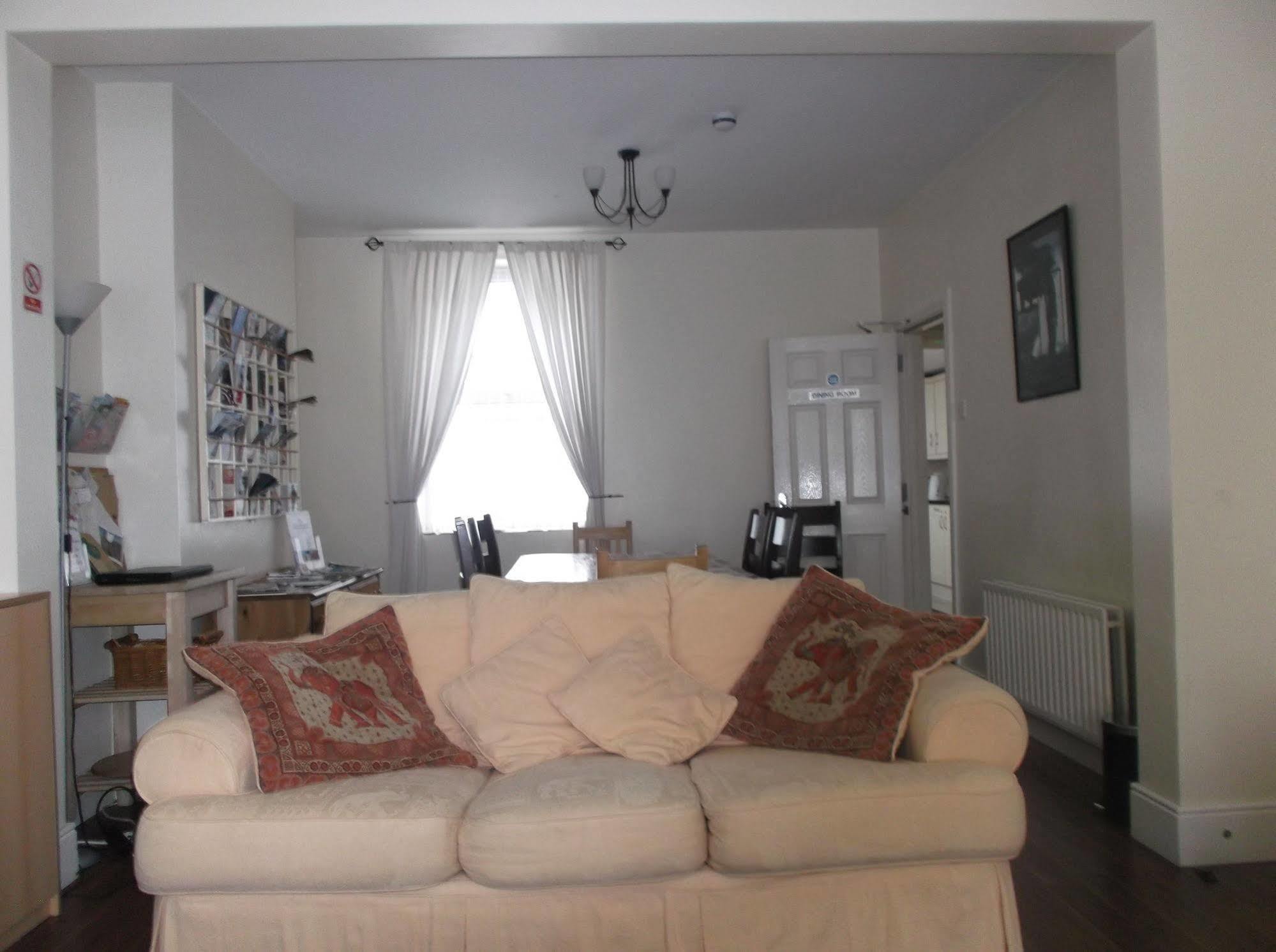 Fairman House Backpackers Bed & Breakfast Londonderry ภายนอก รูปภาพ
