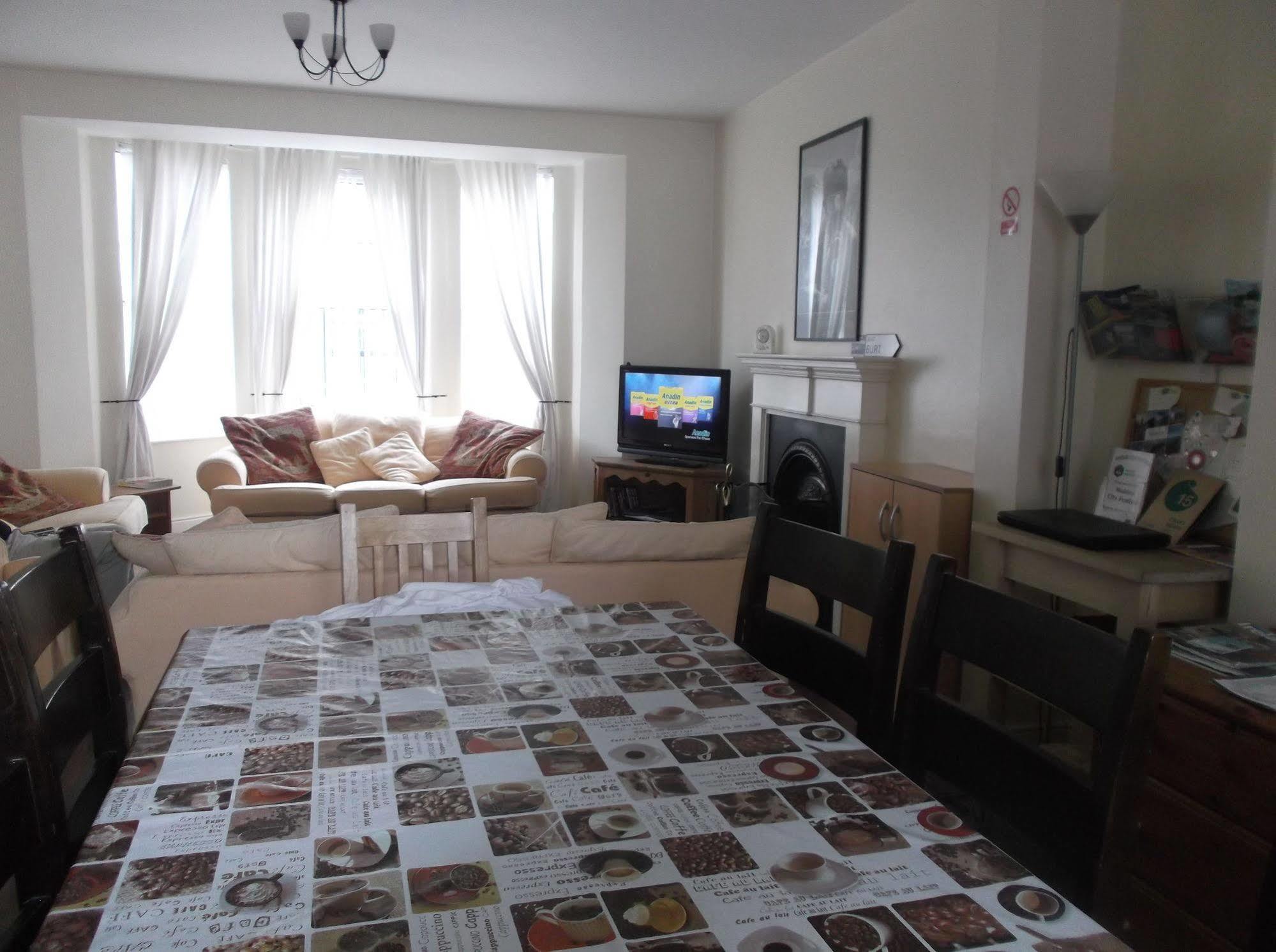 Fairman House Backpackers Bed & Breakfast Londonderry ภายนอก รูปภาพ