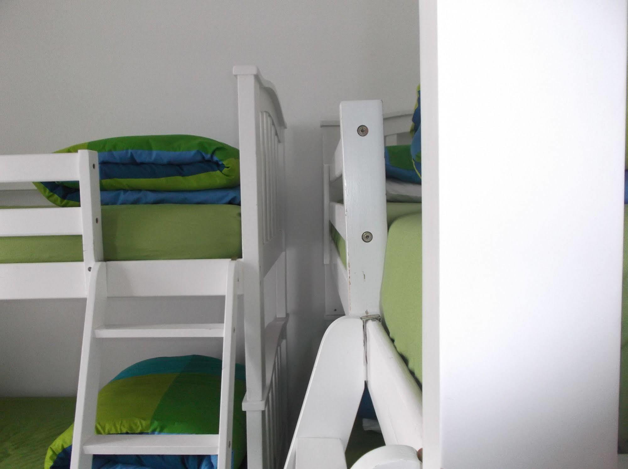 Fairman House Backpackers Bed & Breakfast Londonderry ภายนอก รูปภาพ