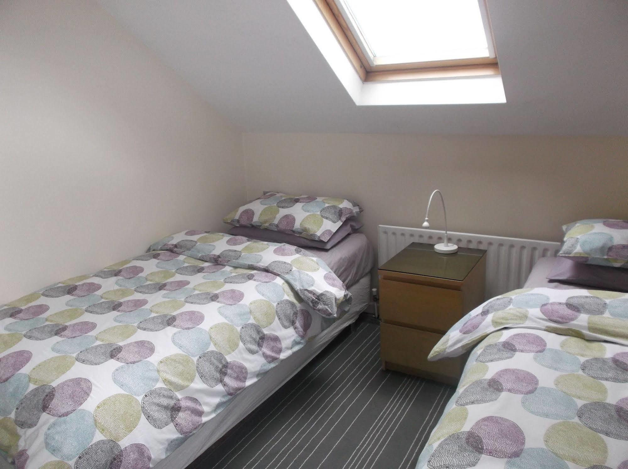 Fairman House Backpackers Bed & Breakfast Londonderry ภายนอก รูปภาพ